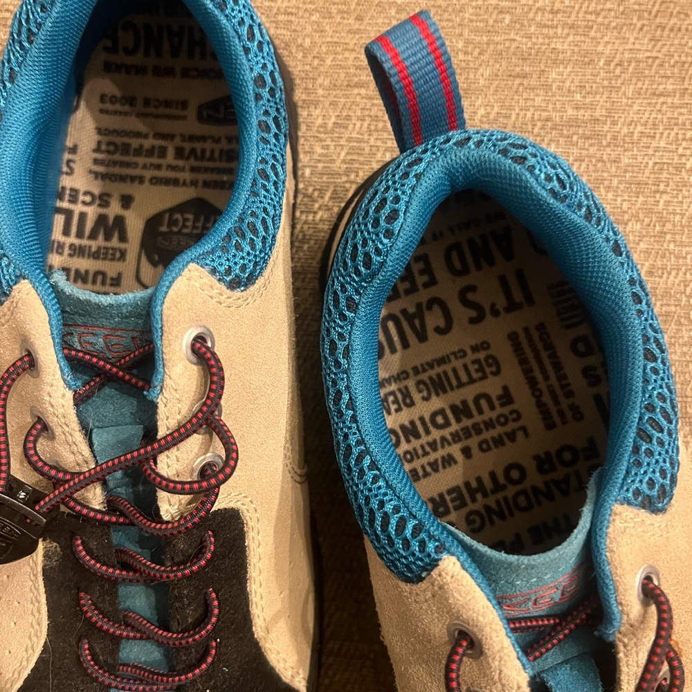 Keen Women's Jasper Rocks Sneakers in Fjord/Safari Black, Blue, and Beige - Picture 6 of 7